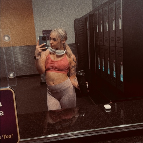 Meet your Posher, Kayla - Picture 1 of 1